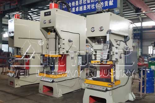 液壓沖床車(chē)間實(shí)物圖