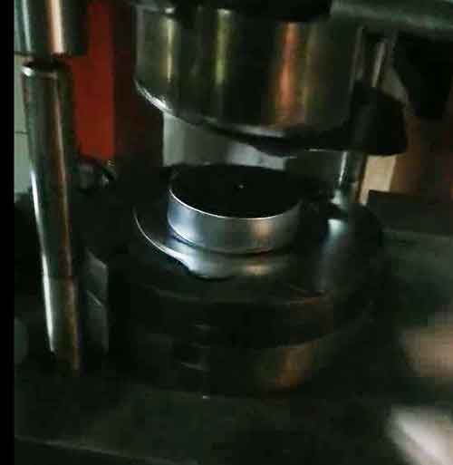 液壓沖床拉伸工件細節圖