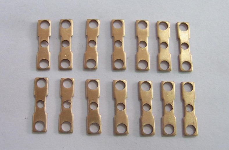 16噸深喉沖壓機床廣泛應(yīng)用于不銹鋼(鋅鋼、鋁合金、扁鐵、扁鋼、槽鋼、角鐵)型材、風(fēng)扇廠、空調(diào)配件廠、天線廠、貨架廠、金屬家具廠、建筑材料生產(chǎn)企業(yè)等五金沖孔加工。可按客戶要求量身定做自動化、半自動化設(shè)備。